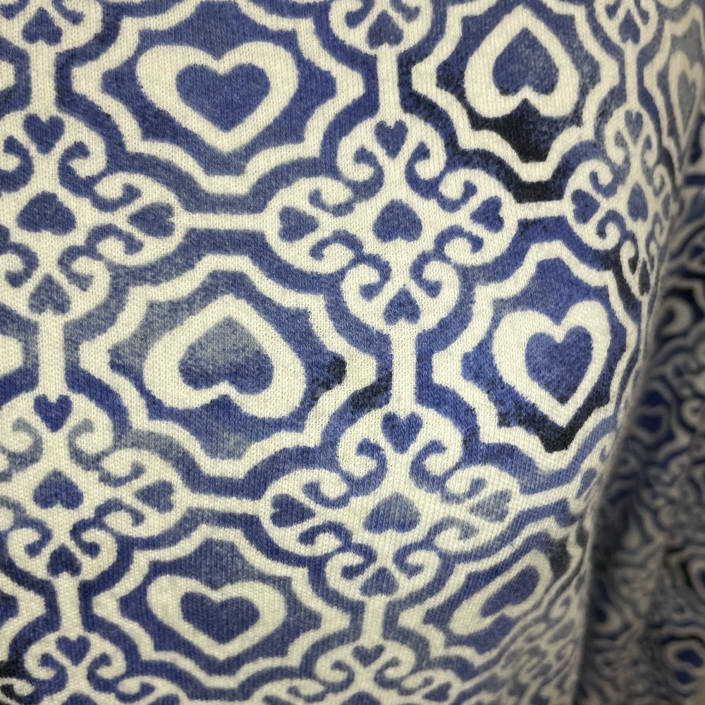 Heart pattern blue and white long sleeve T-shirt - Picture 3 of 6